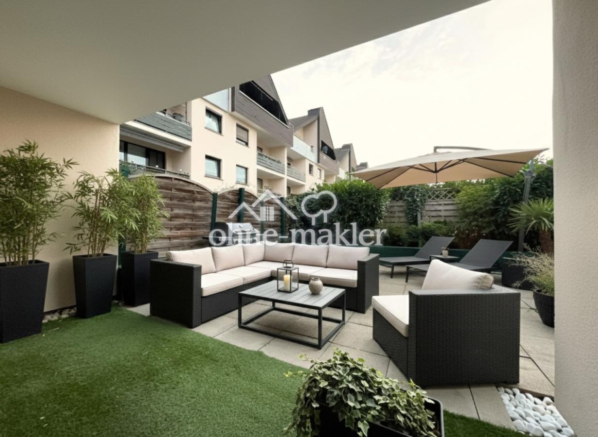 Terrasse (KI möbliert)