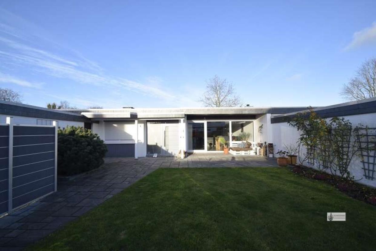 1 Terrasse mit Vorgarten