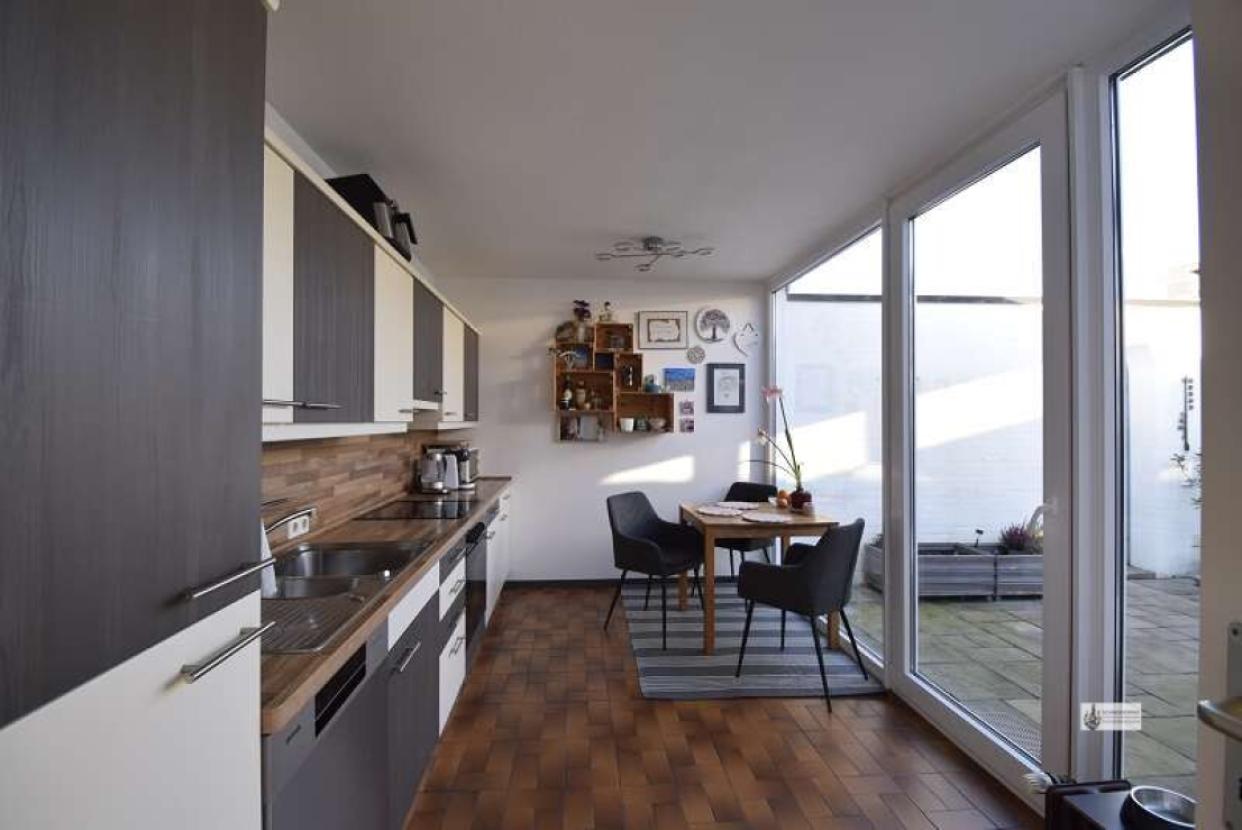 10 Einbauküche mit Zugang zum Atrium