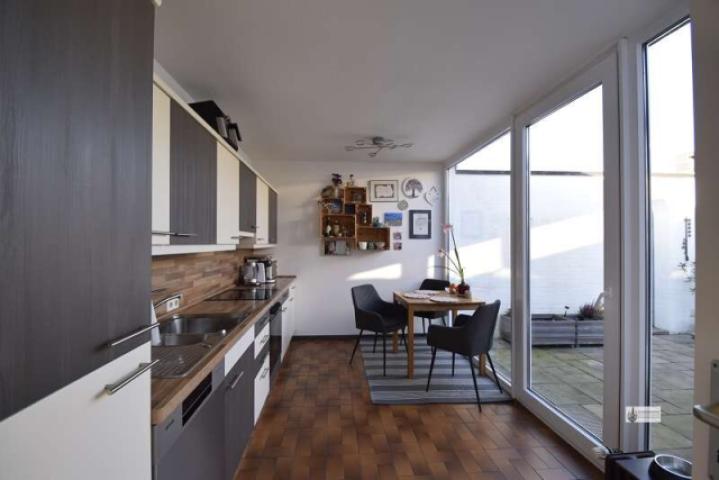 10 Einbauküche mit Zugang zum Atrium