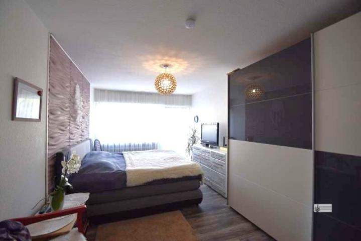 14 Elternschlafzimmer mit Gartenzugang