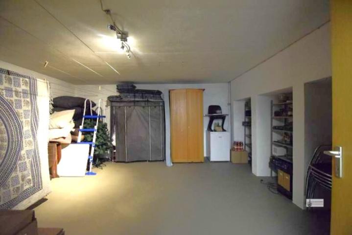 19 Kellerraum 2 mit Regalsystem