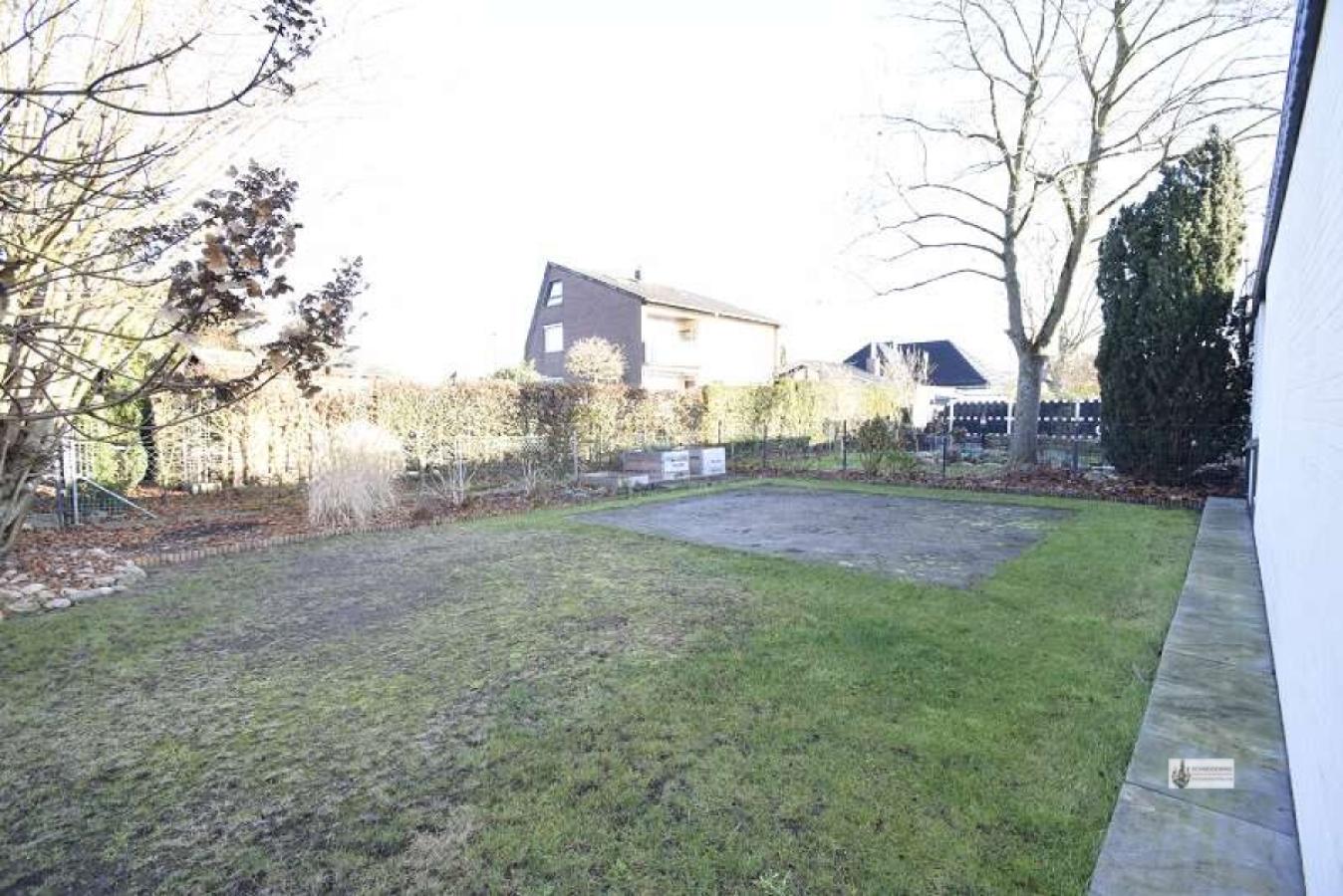 23 Garten mit Poolfläche