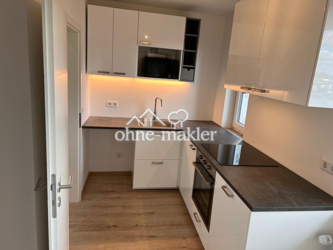 Einbauküche mit allen E-Geräte