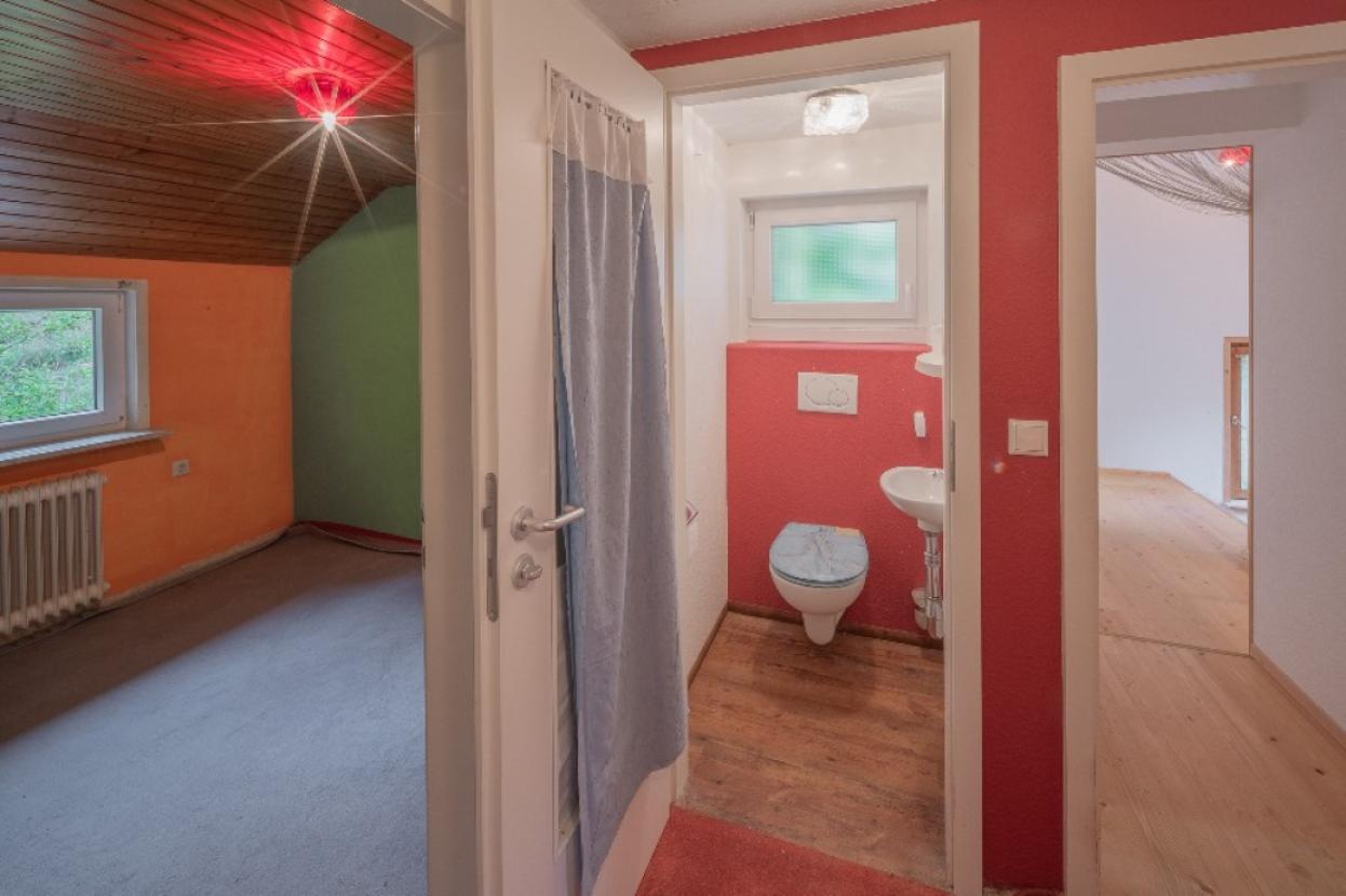  Kinderzimmer / WC / Flur