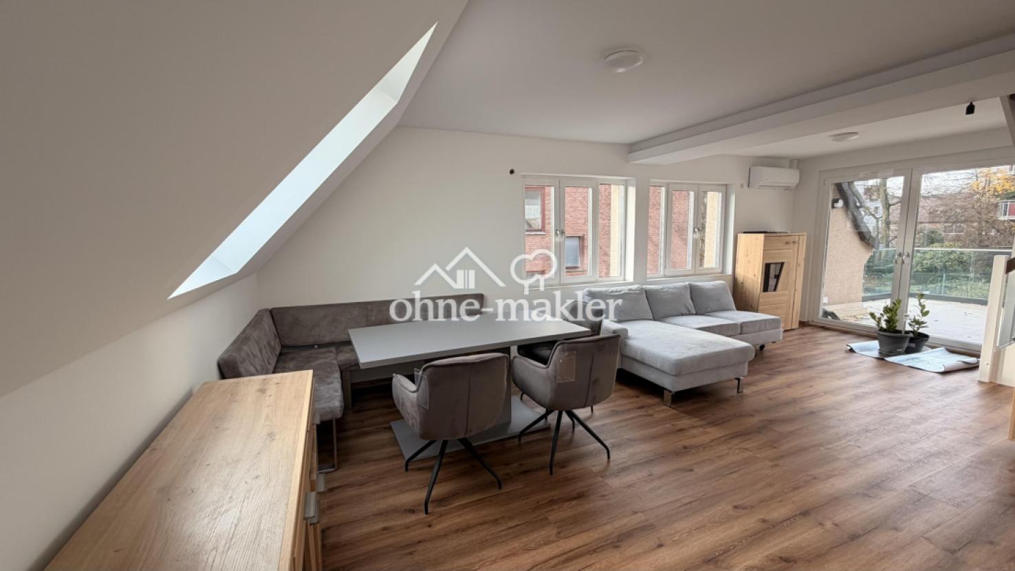 Wohnzimmer mit Essbereich