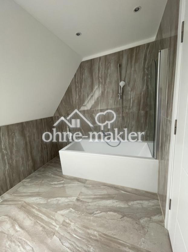 Bad mit Waschmaschinenplatzz