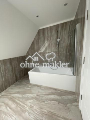 Bad mit Waschmaschinenplatzz