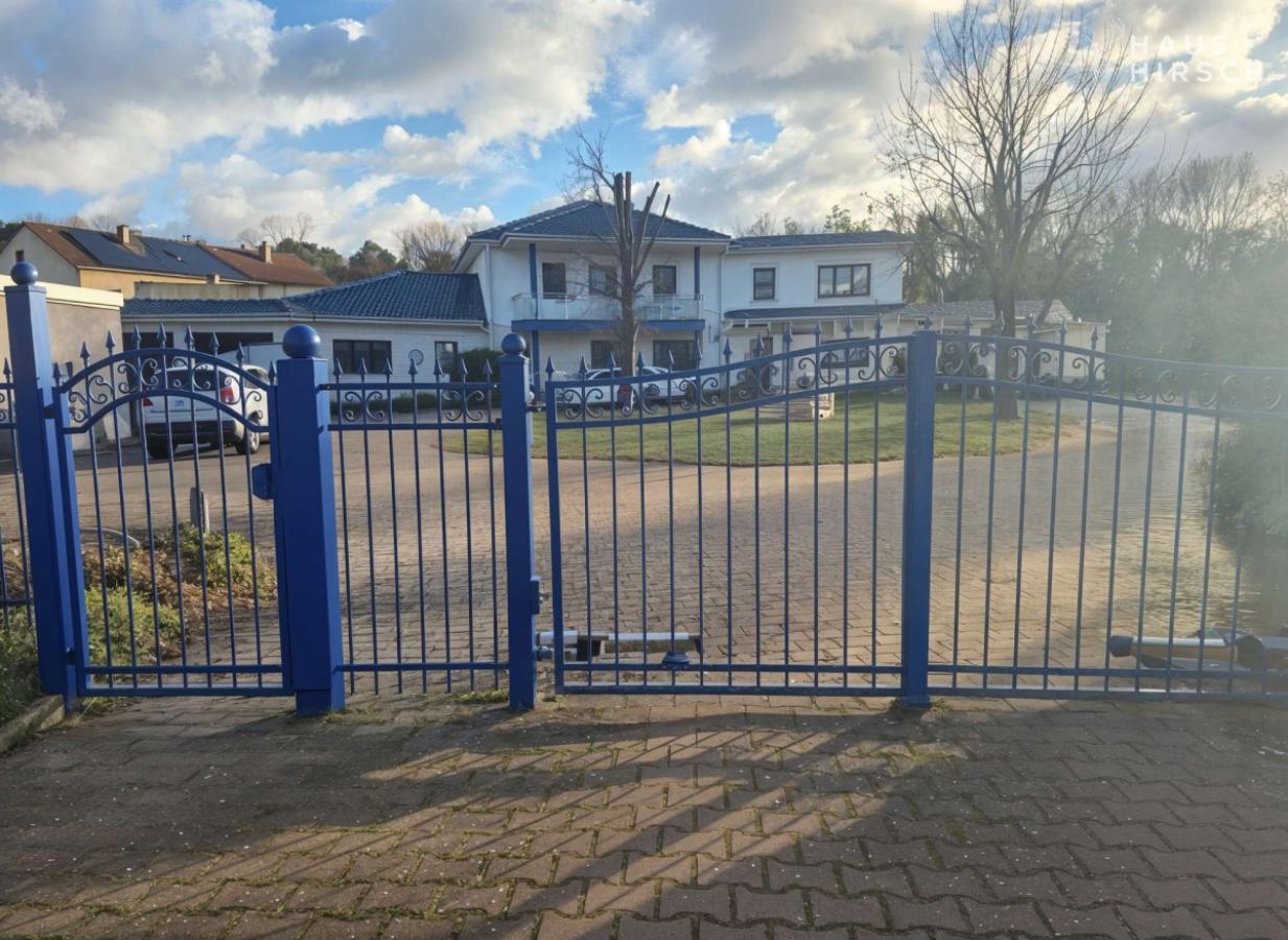 Eingangstor zum Grundstück