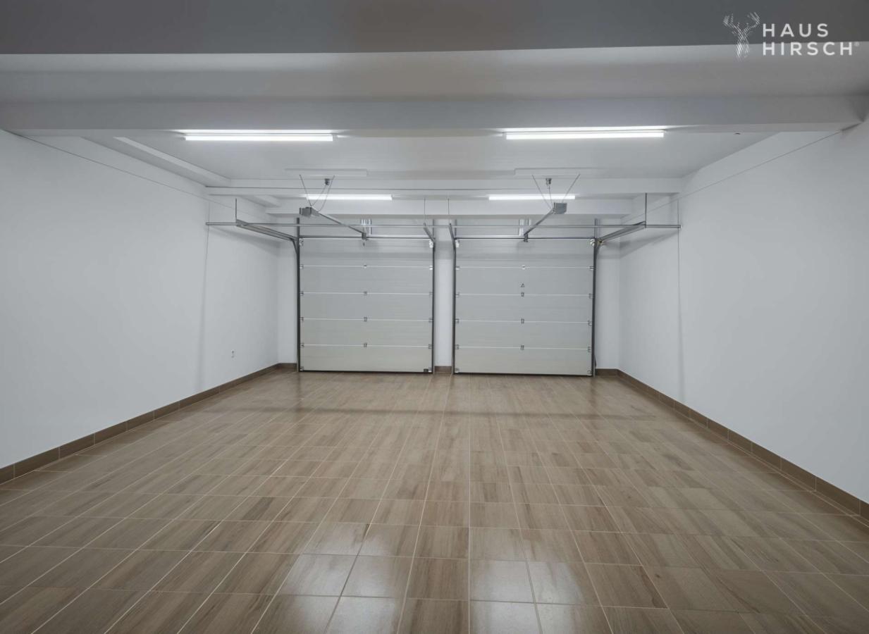 Garage [rechts/vordere Seite]