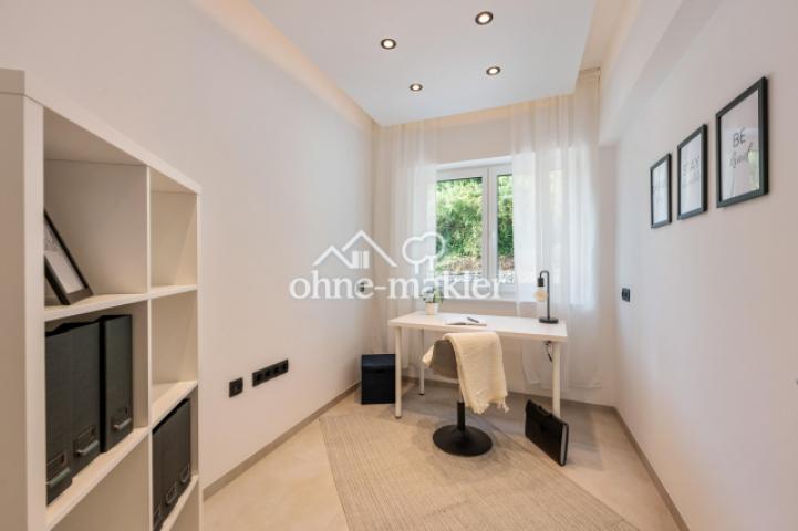 Arbeits- oder Kinderzimmer