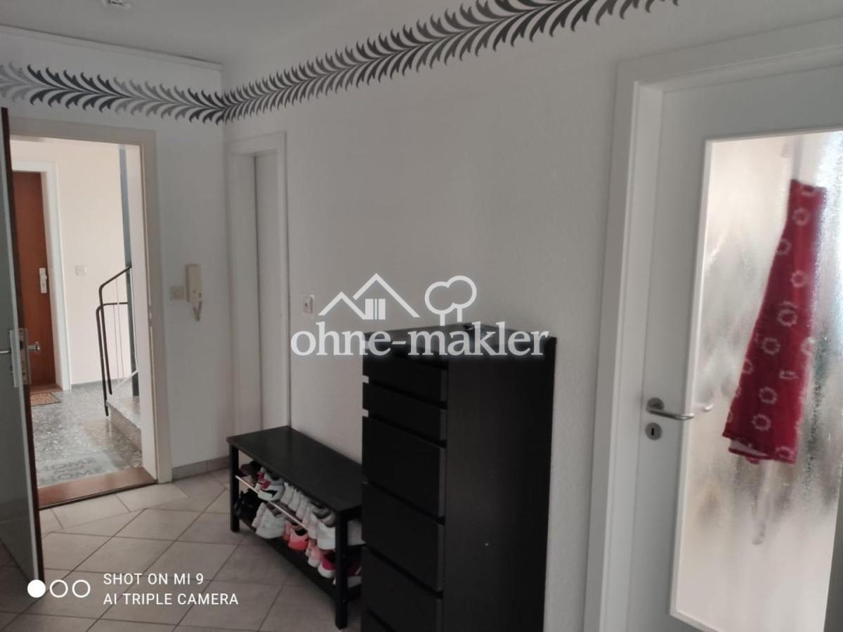 Flur mit Blick ins Treppenhaus