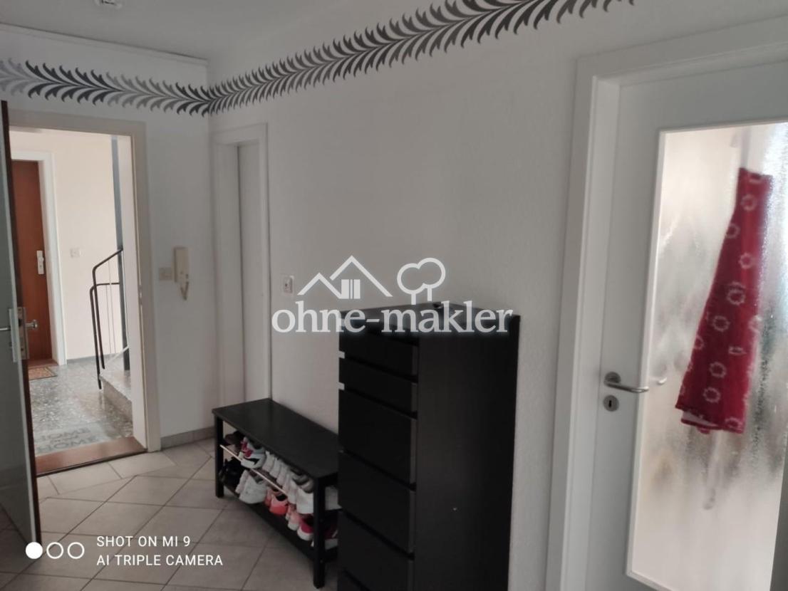 Flur mit Blick ins Treppenhaus