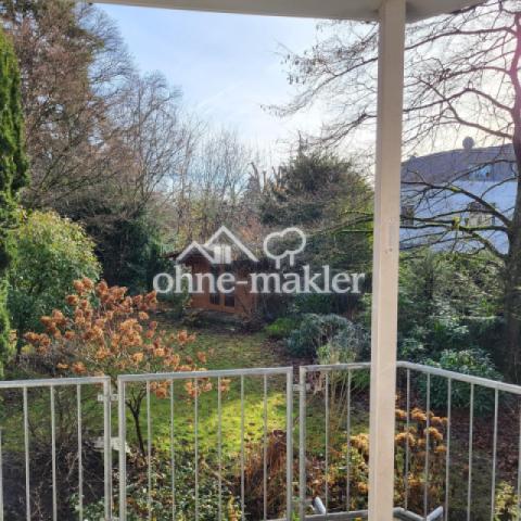 Blick vom Balkon in den Garten