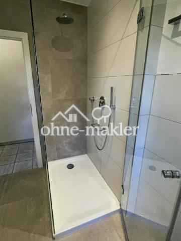 Bad mit großer Dusche