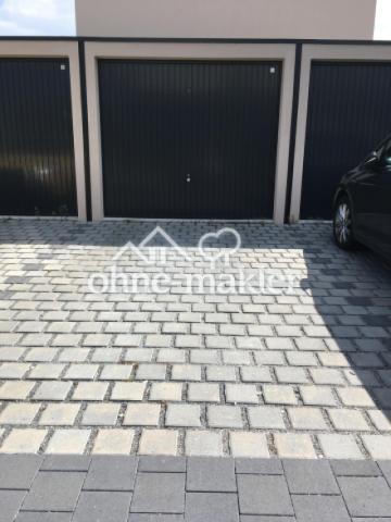Garage und Stellplatz