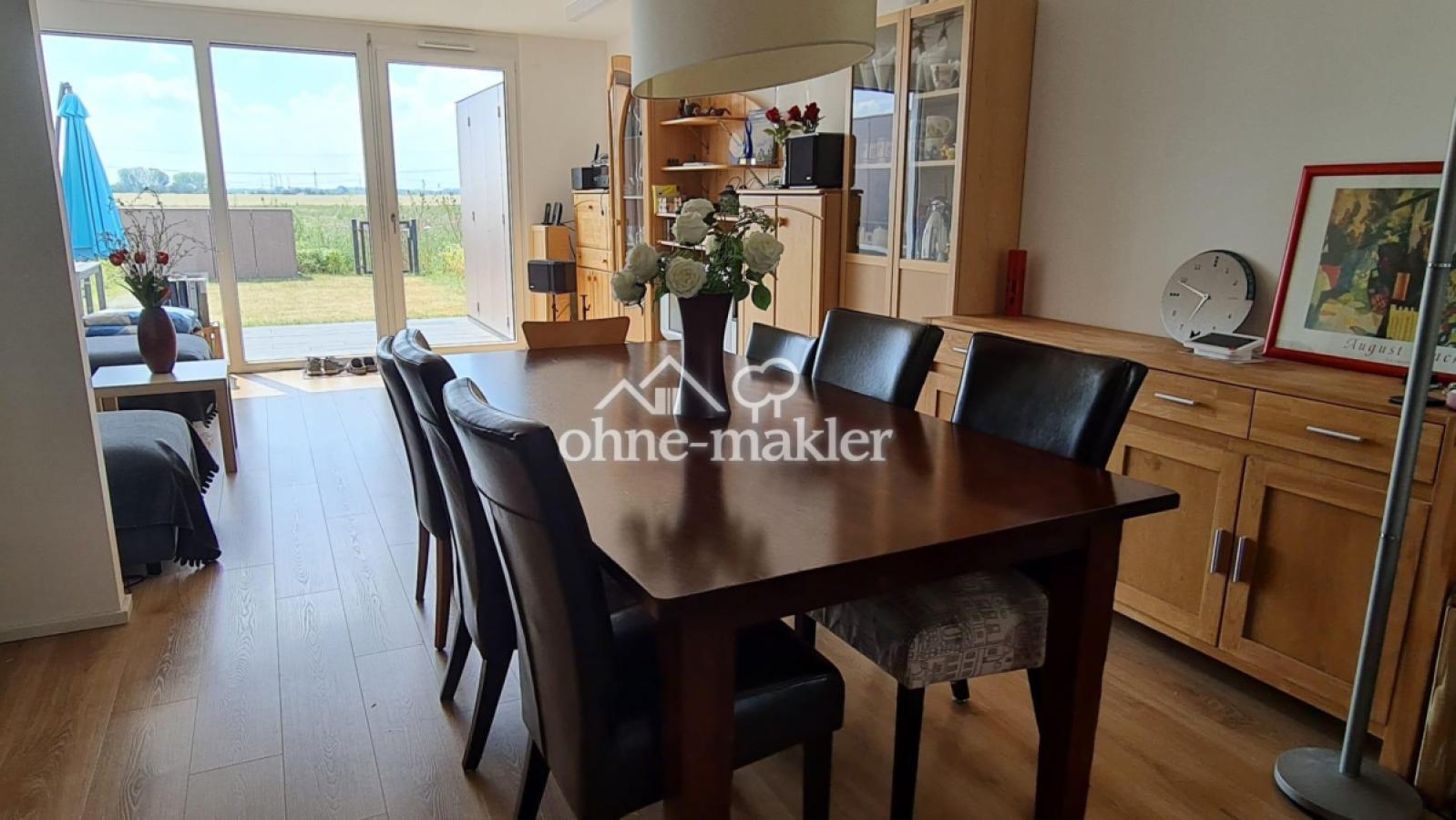 Essbereich und Wohnzimmer