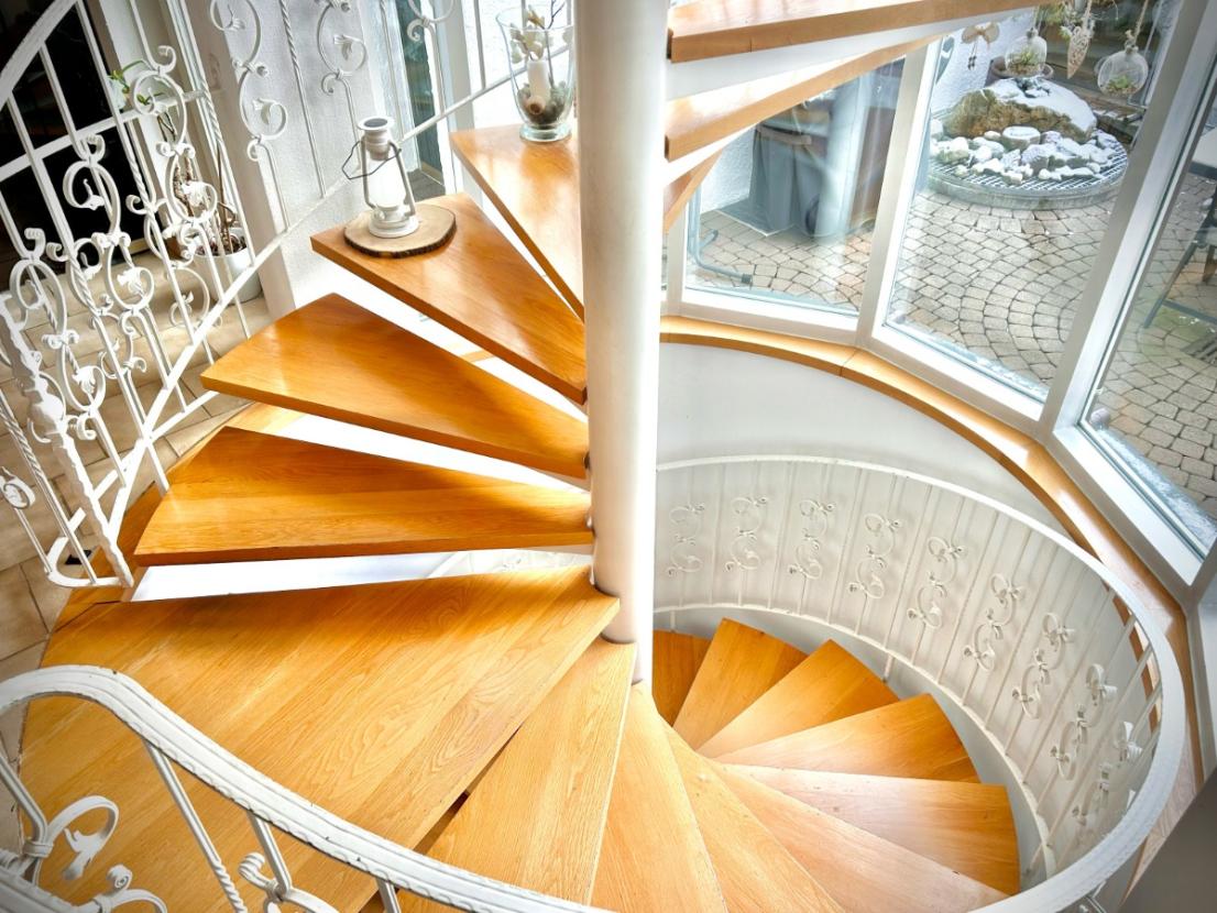 Wendeltreppe vom Keller bis zum Dachgeschoss