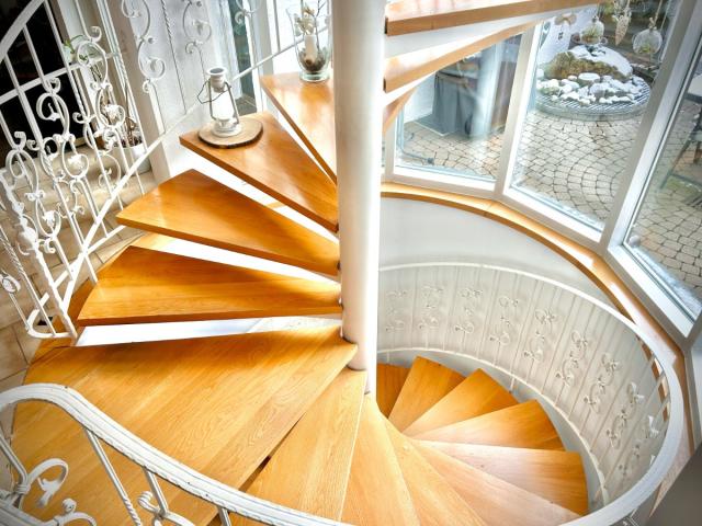 Wendeltreppe vom Keller bis zum Dachgeschoss