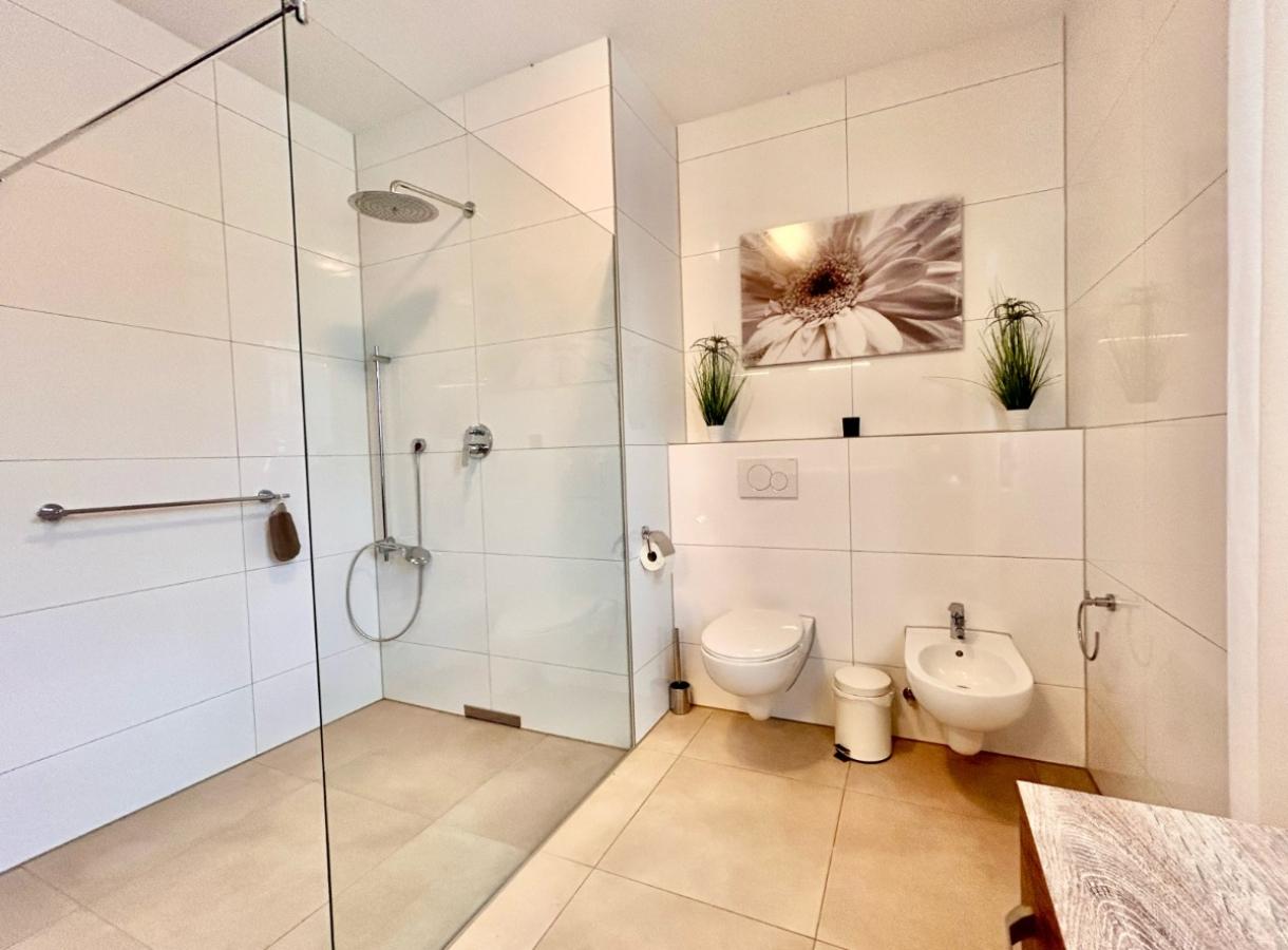 Bad mit Dusche - Erdgeschoss