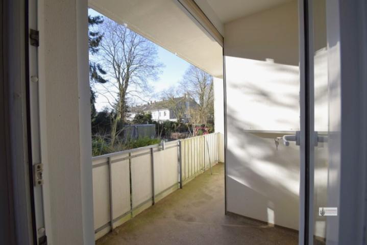 zum Teil überdachter Balkon