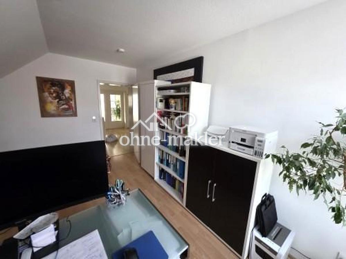 Arbeits-/Schlafzimmer