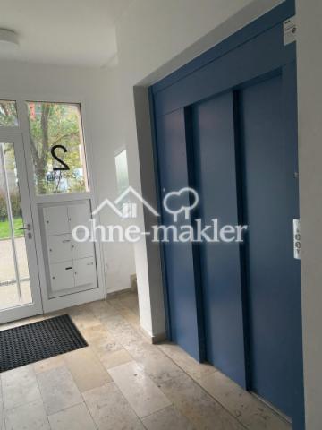 Eingangsbereich mit Aufzug 