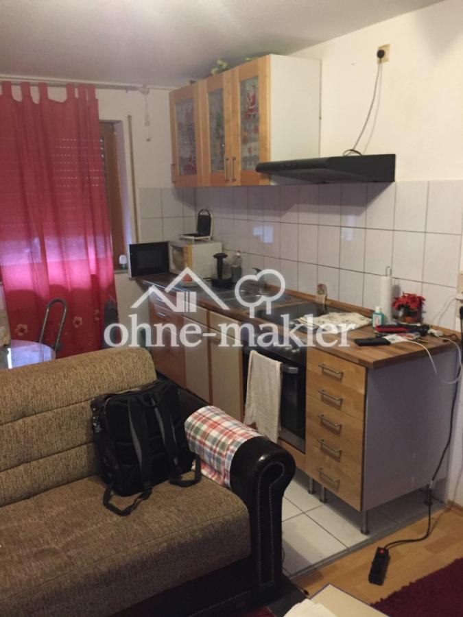 Wohnzimmer u. Küche 