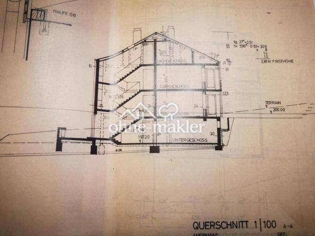 Hauseingang u. Treppenhaus