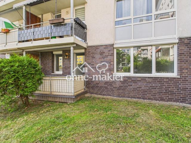 Terrasse und WZ-Fenster