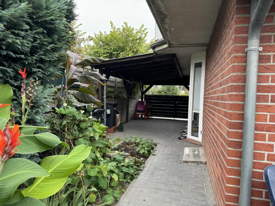 Carport direkt neben dem Haus