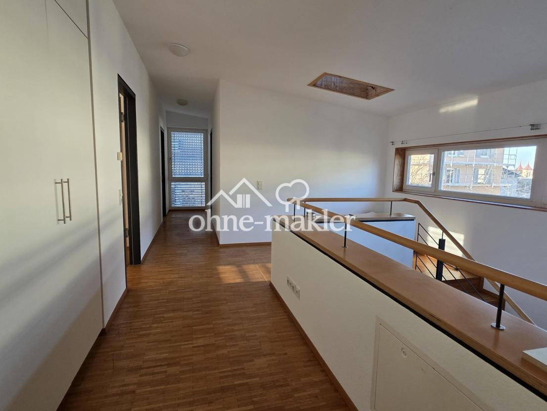 Treppe und  Einbauschrank