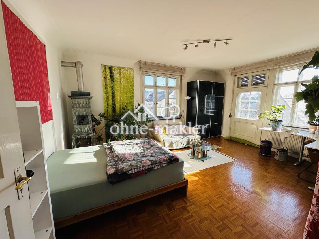 OG-Zimmer mit Jugendstilofen