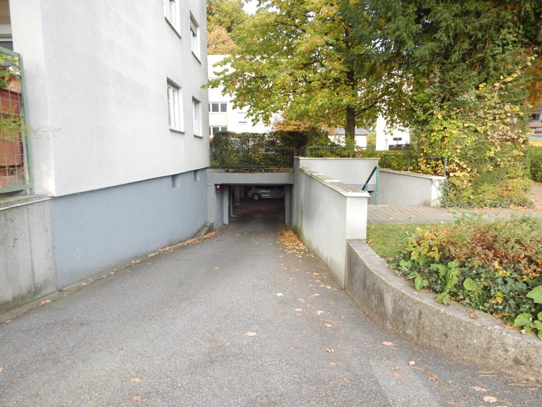 Tiefgaragenabfahrt