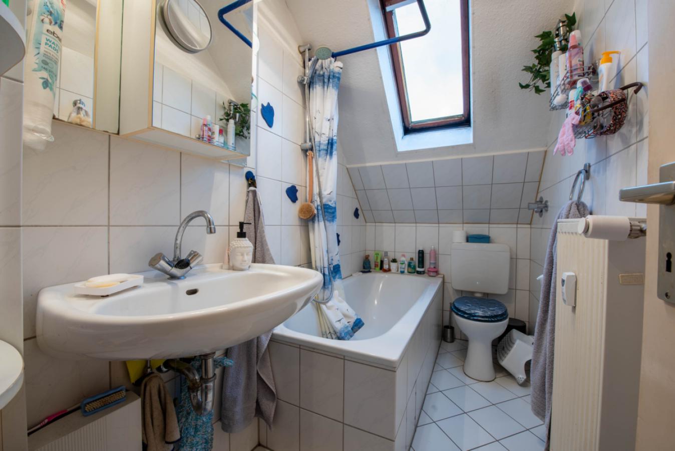 Ansicht Wannenbad mit Fenster