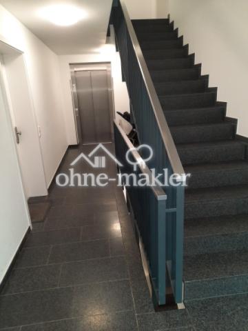 Treppenhaus + Aufzug