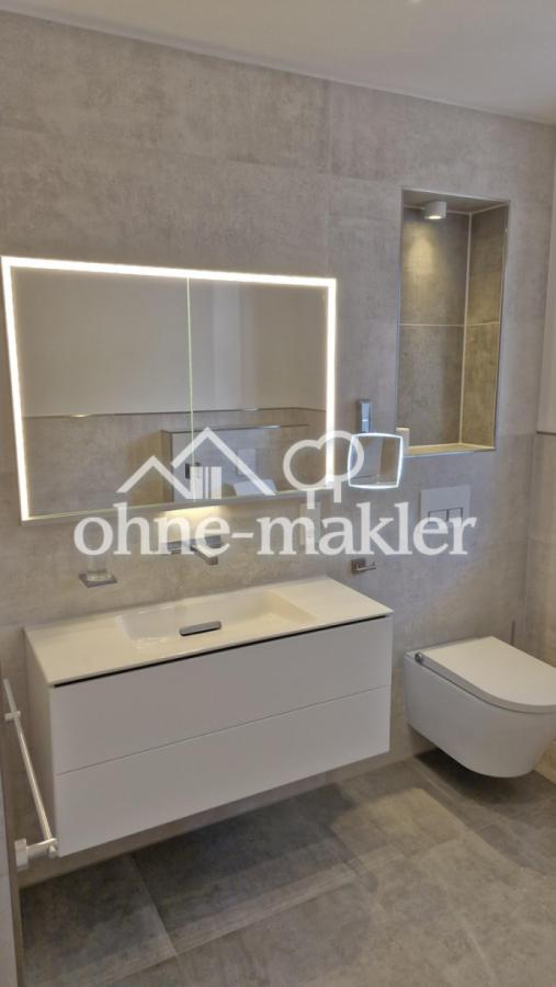 eingebauter Spiegelschrank 