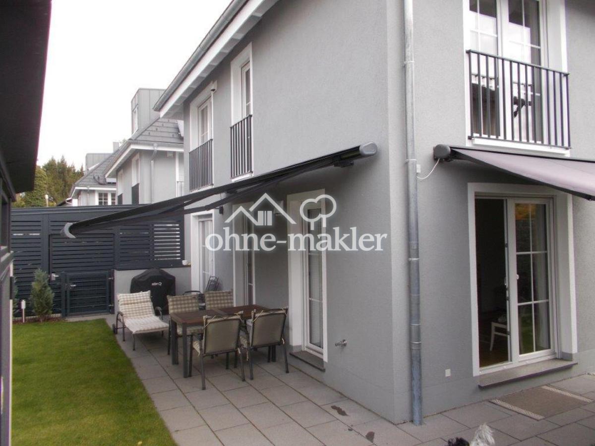 Terrasse u.  2 Markisen