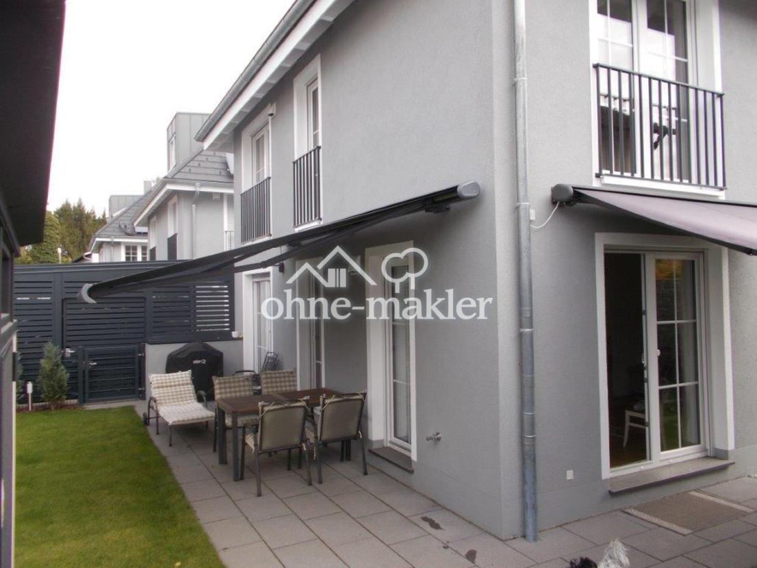 Terrasse u.  2 Markisen