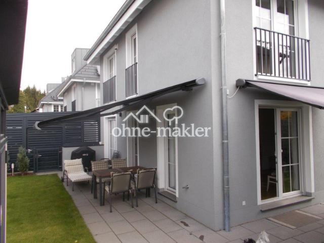 Terrasse u.  2 Markisen