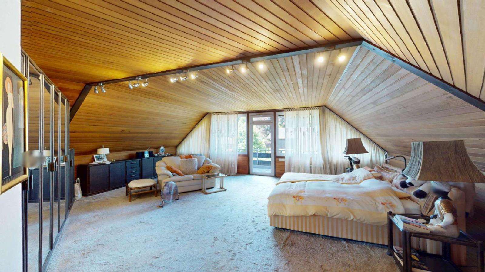 Schlafzimmer mit Balkon