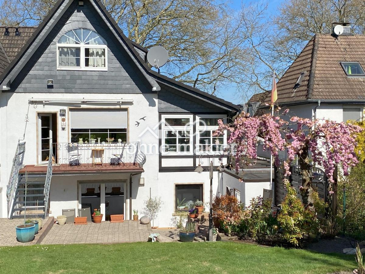 Blick auf Haus vom Garten