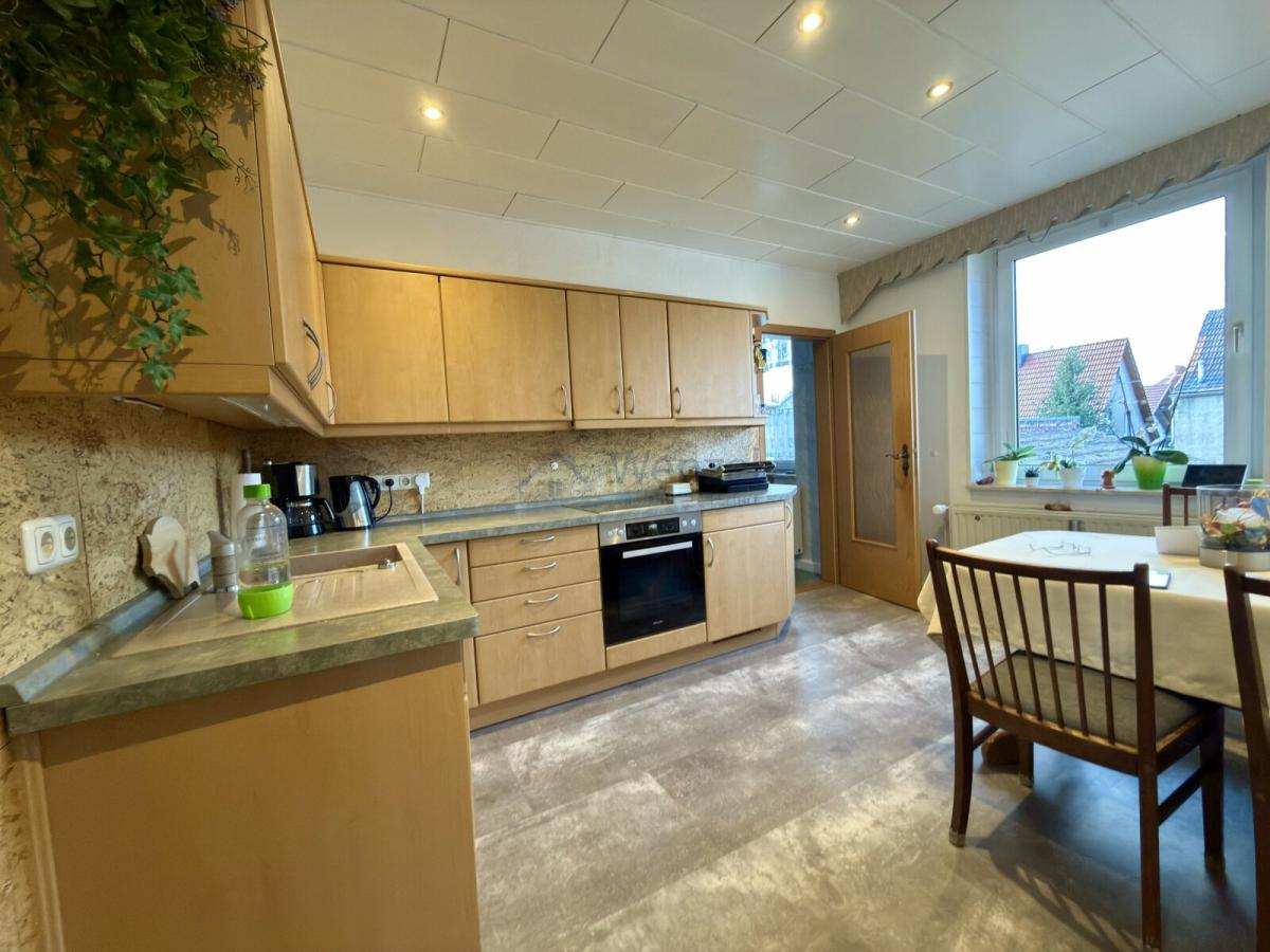 Küche mit Einbauküche