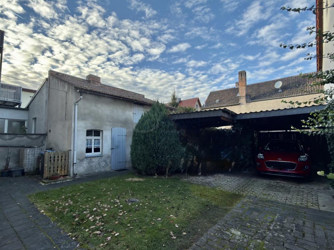 Carport & Nebengebäude