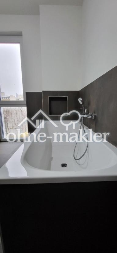 Masterbad Wanne mit Ablage