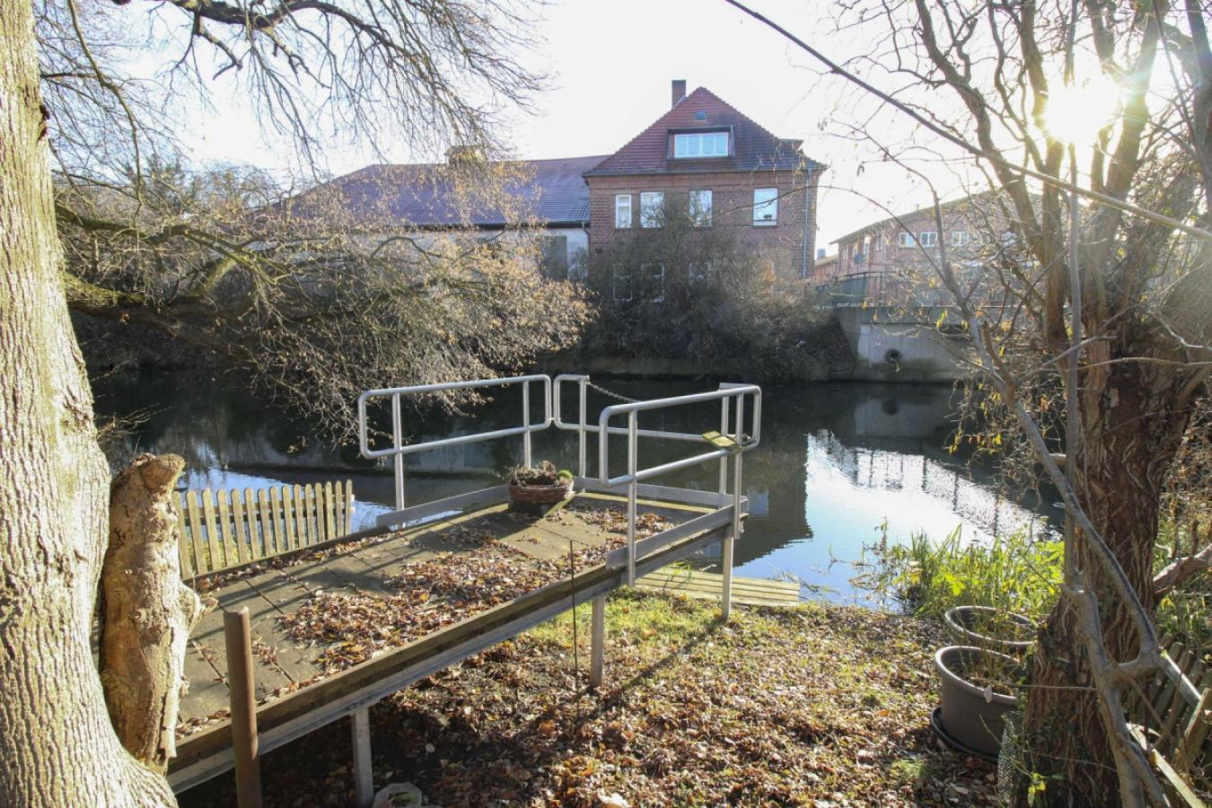 eigener Steg mit Sude-Zugang