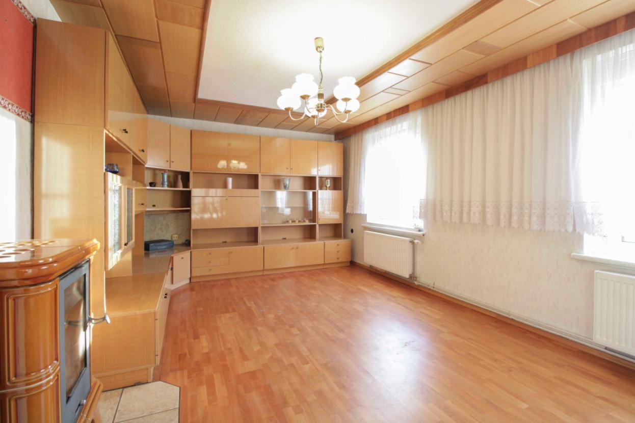 Wohnzimmer mit Kamin EG