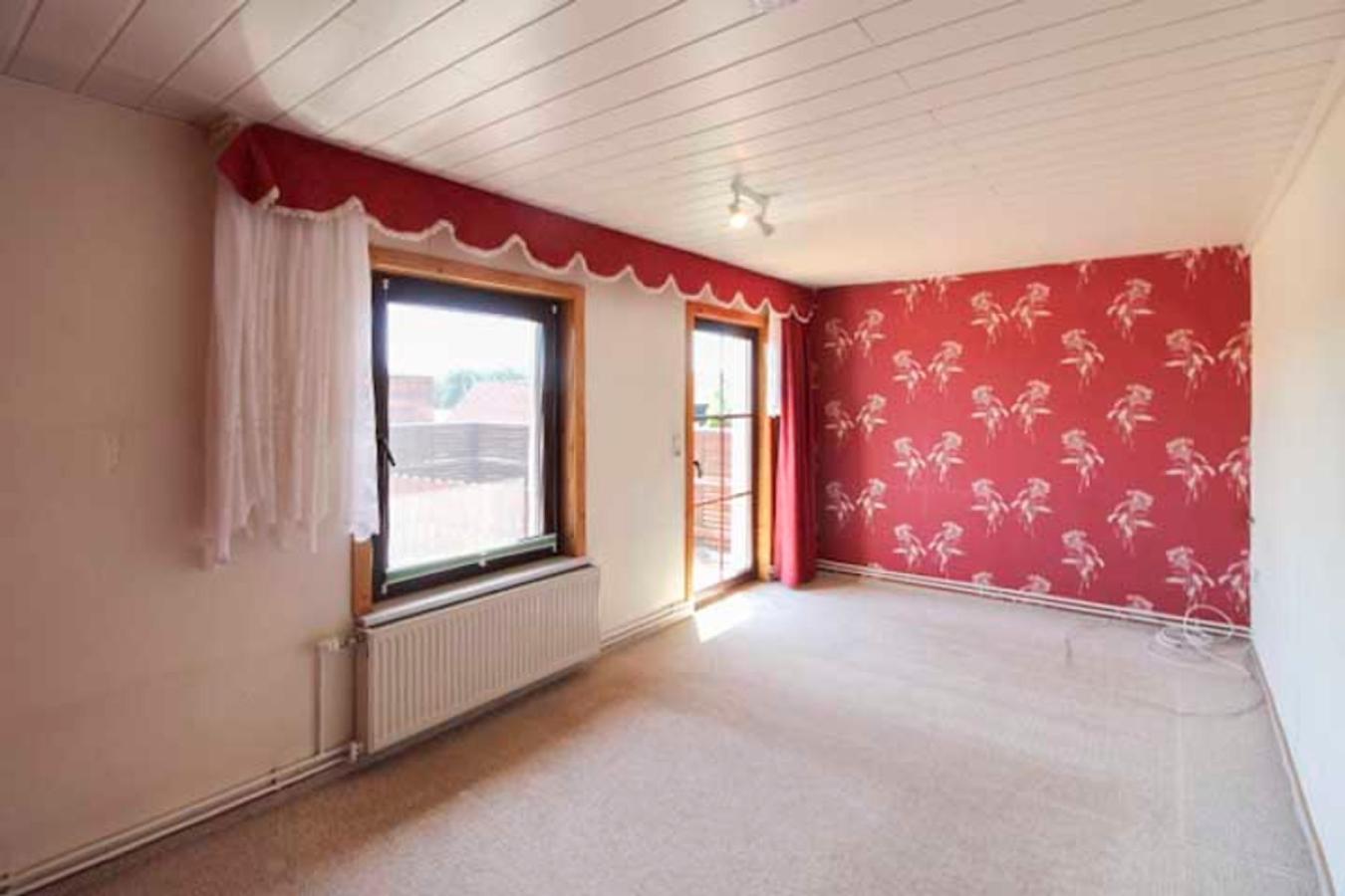 Schlafzimmer im OG mit Zugang zur Dachterrasse