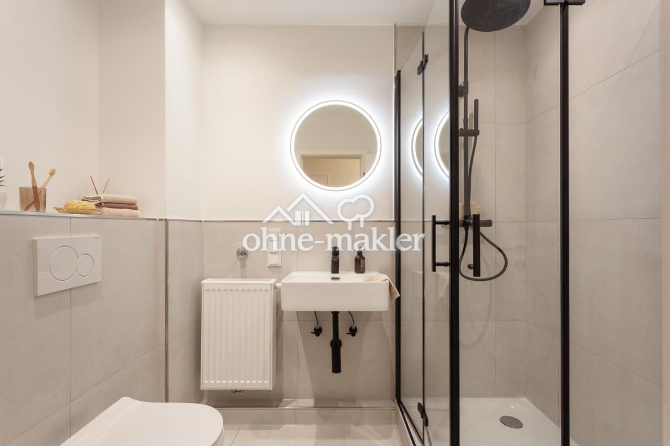 Badezimmer mit Regendusche