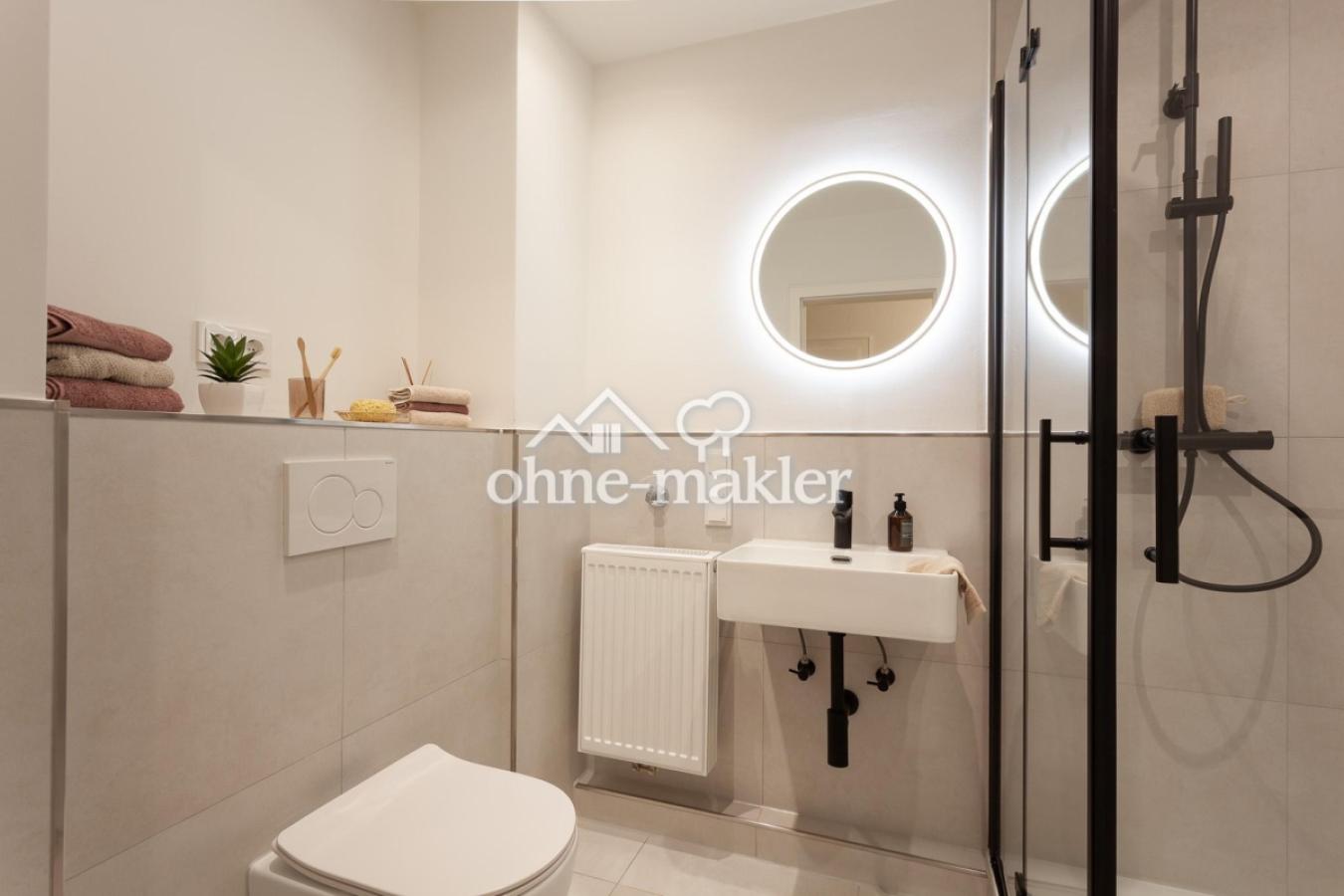 Badezimmer mit Regendusche